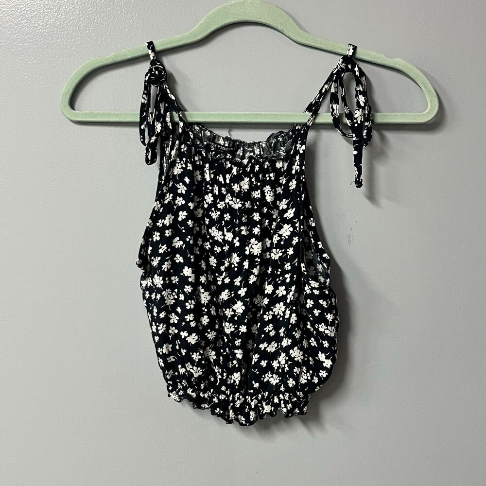 black and white floral smocked top tied shoulder‎ straps brandy melville summer